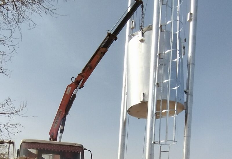 Levage d'un château d'eau métallique à la grue, COGIT NAFA